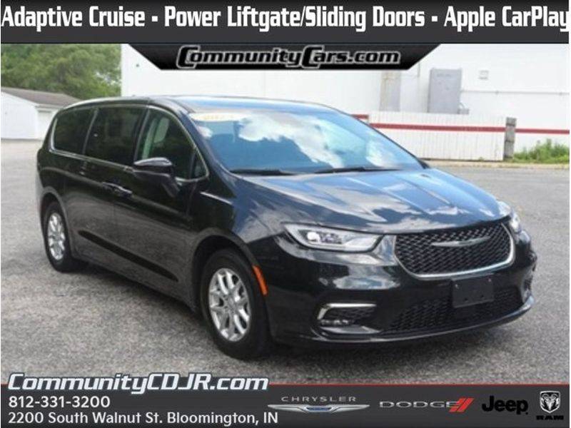2023 Chrysler Pacifica Touring L — Minivan — 63,989 mi — Bloomington, IN
