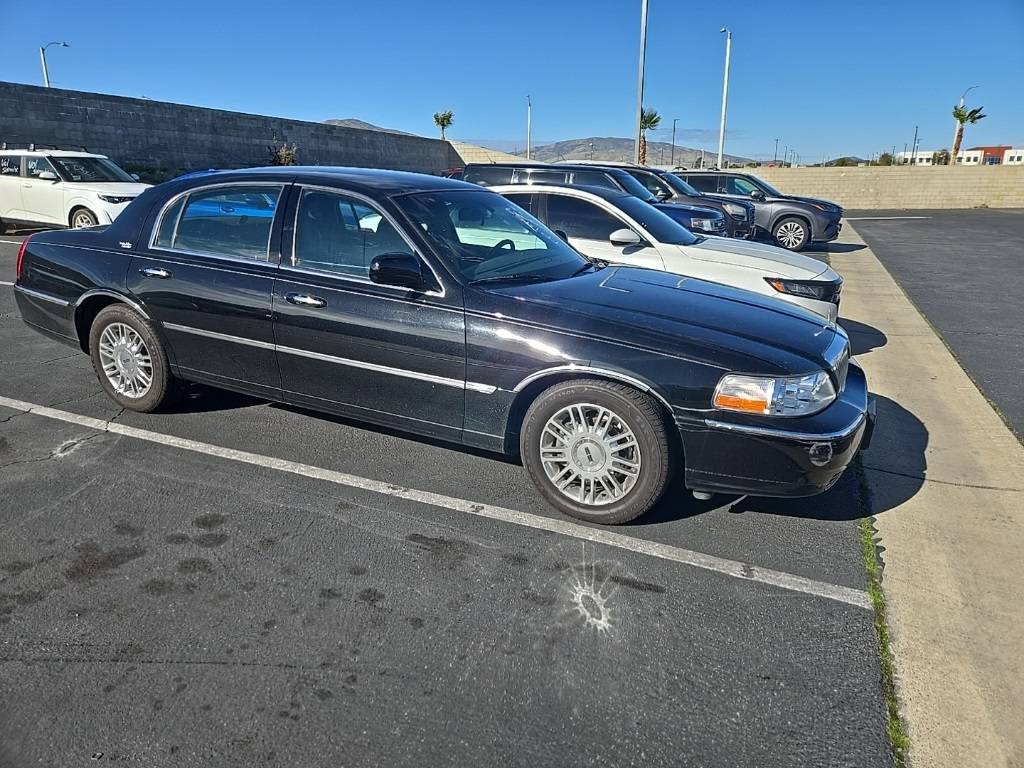 2009 Lincoln Town Car Signature Limited — Sedan — 26,323 mi — Palmdale, CA