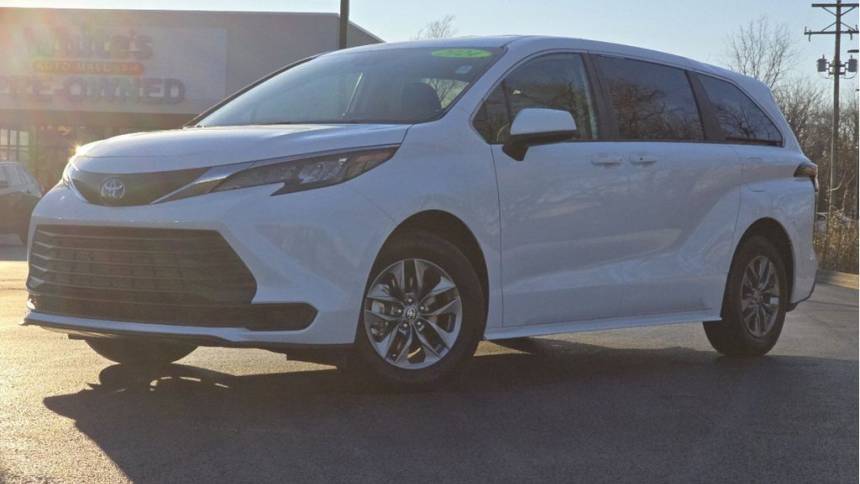 2024 Toyota Sienna LE — Minivan — 30,354 mi — Hopkinsville, KY