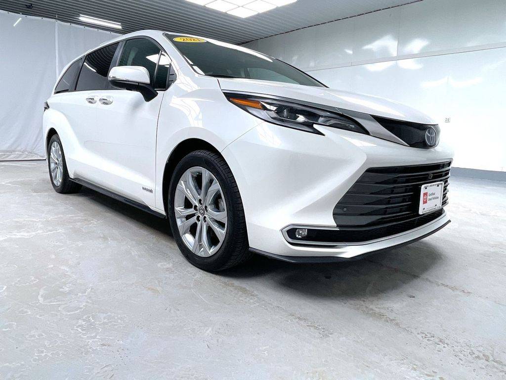 2021 Toyota Sienna Platinum — Minivan — 43,167 mi — East Swanzey, NH