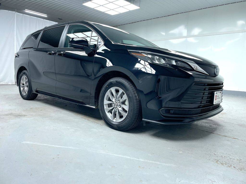 2024 Toyota Sienna LE — Minivan — 41,855 mi — East Swanzey, NH