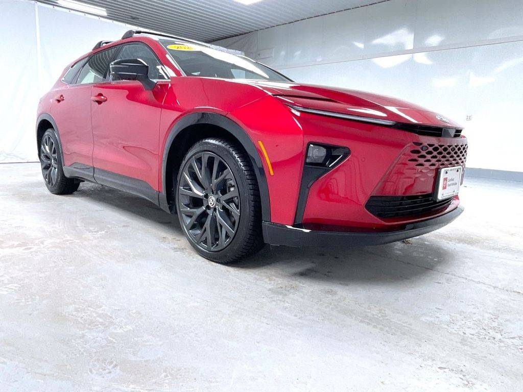 2025 Toyota Crown Signia Limited — SUV — 2,361 mi — East Swanzey, NH
