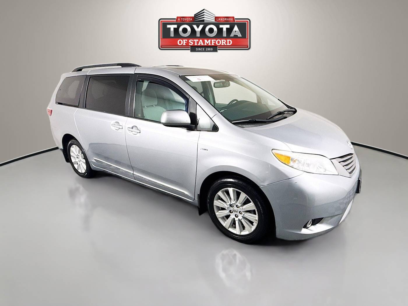 2017 Toyota Sienna XLE — Minivan — 99,631 mi — Stamford, CT
