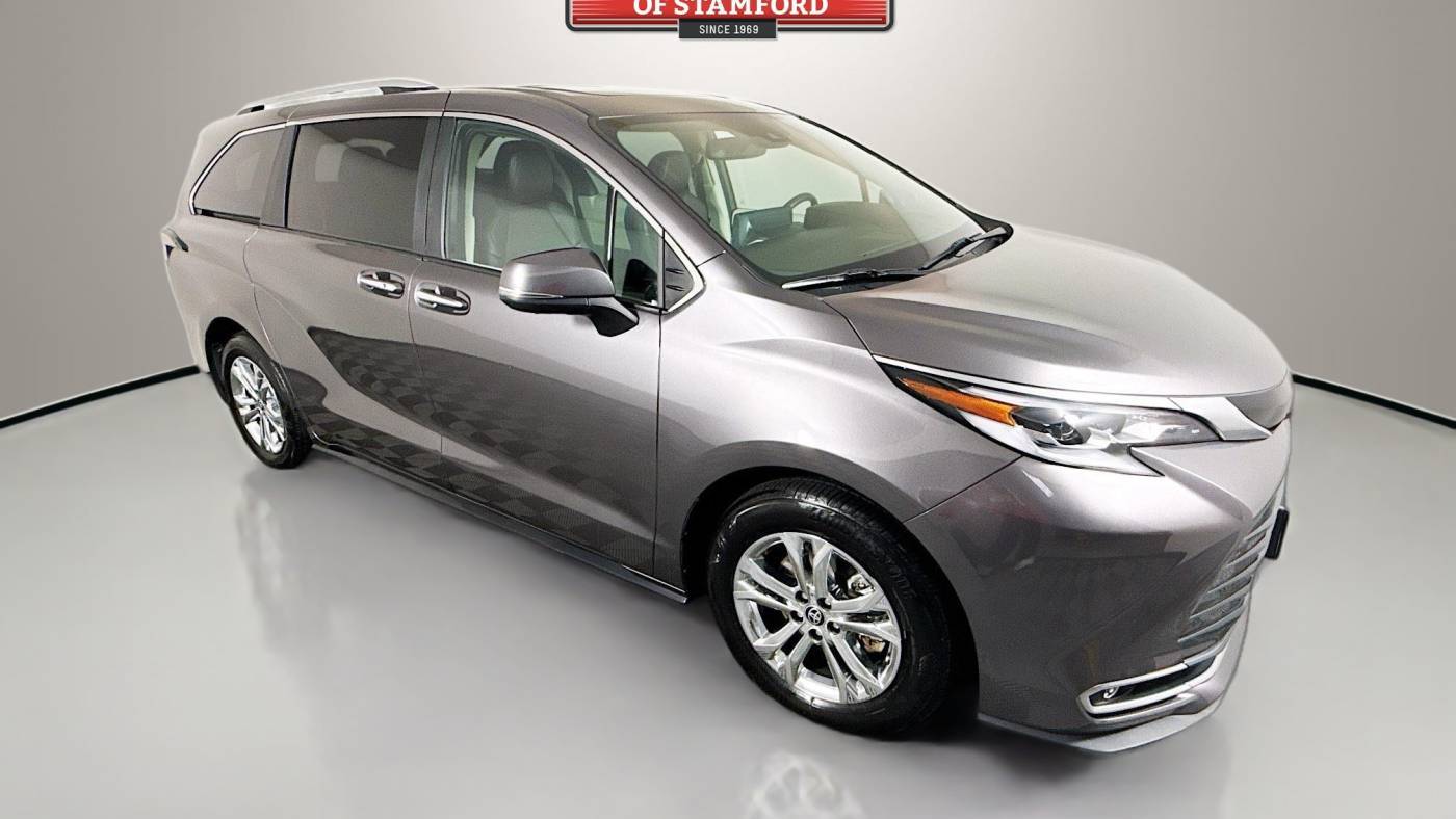 2023 Toyota Sienna Platinum — Minivan — 19,673 mi — Stamford, CT