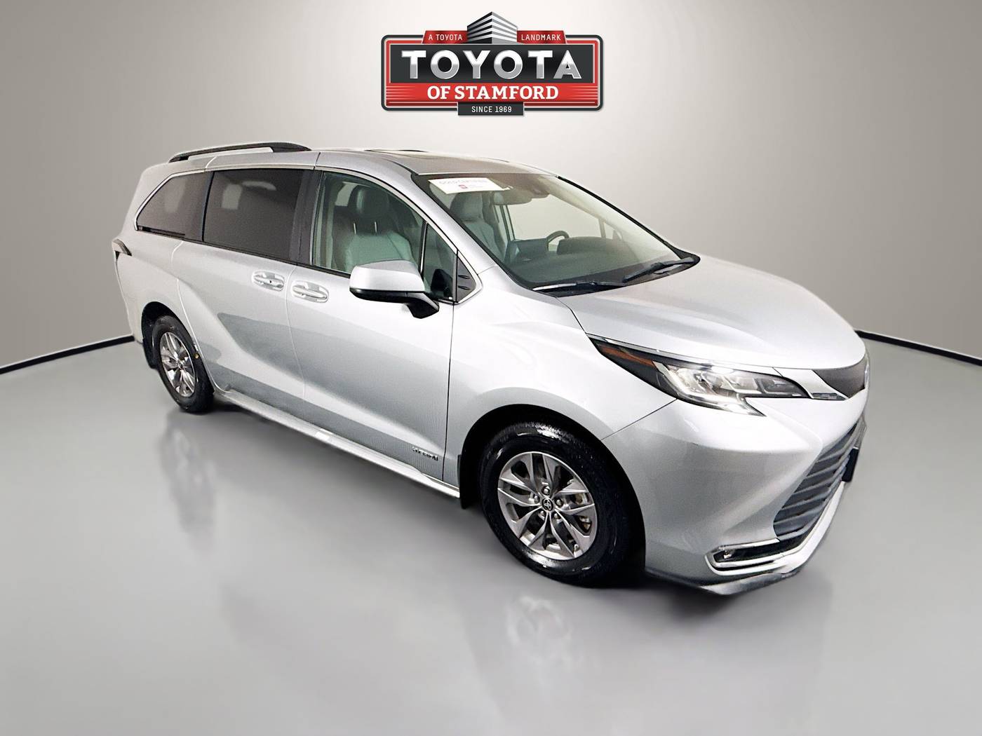 2021 Toyota Sienna XLE — Minivan — 30,152 mi — Stamford, CT