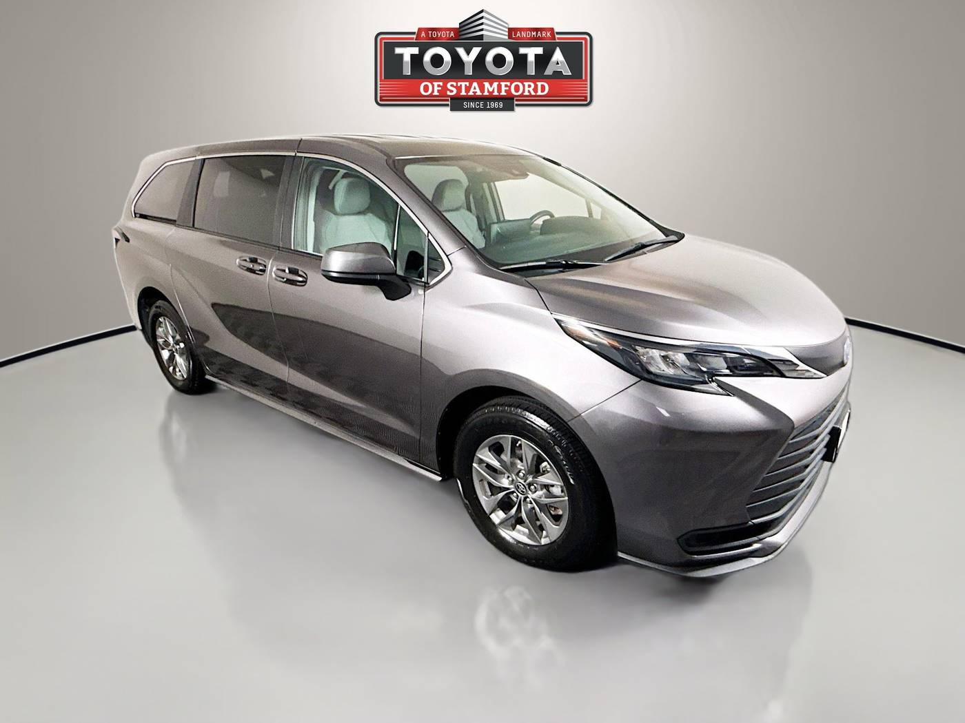 2024 Toyota Sienna LE — Minivan — 38,221 mi — Stamford, CT