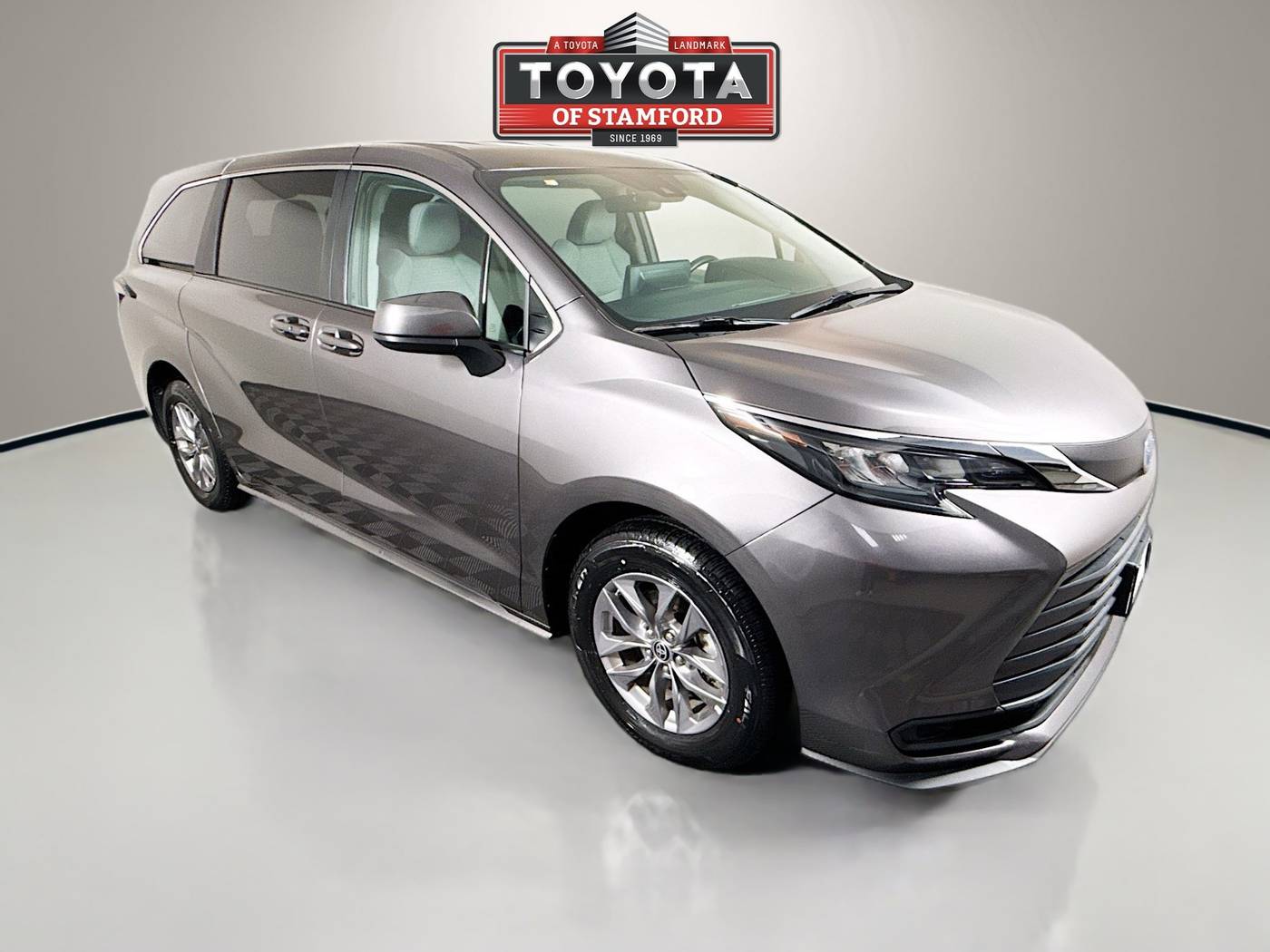 2024 Toyota Sienna LE — Minivan — 26,351 mi — Stamford, CT