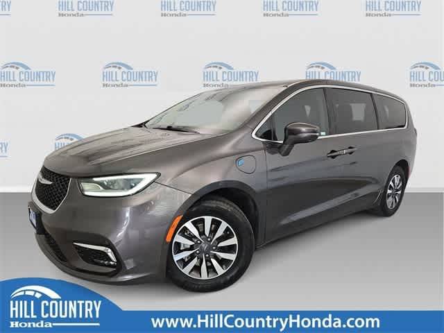 2022 Chrysler Pacifica Hybrid Touring L — Minivan — 96,117 mi — San Antonio, TX
