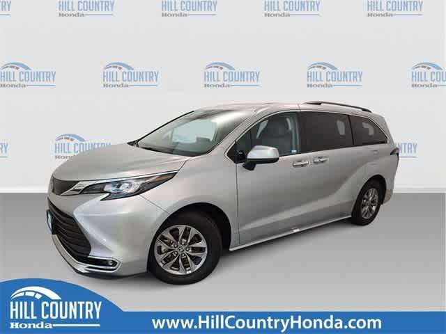 2024 Toyota Sienna XLE — Minivan — 54,024 mi — San Antonio, TX