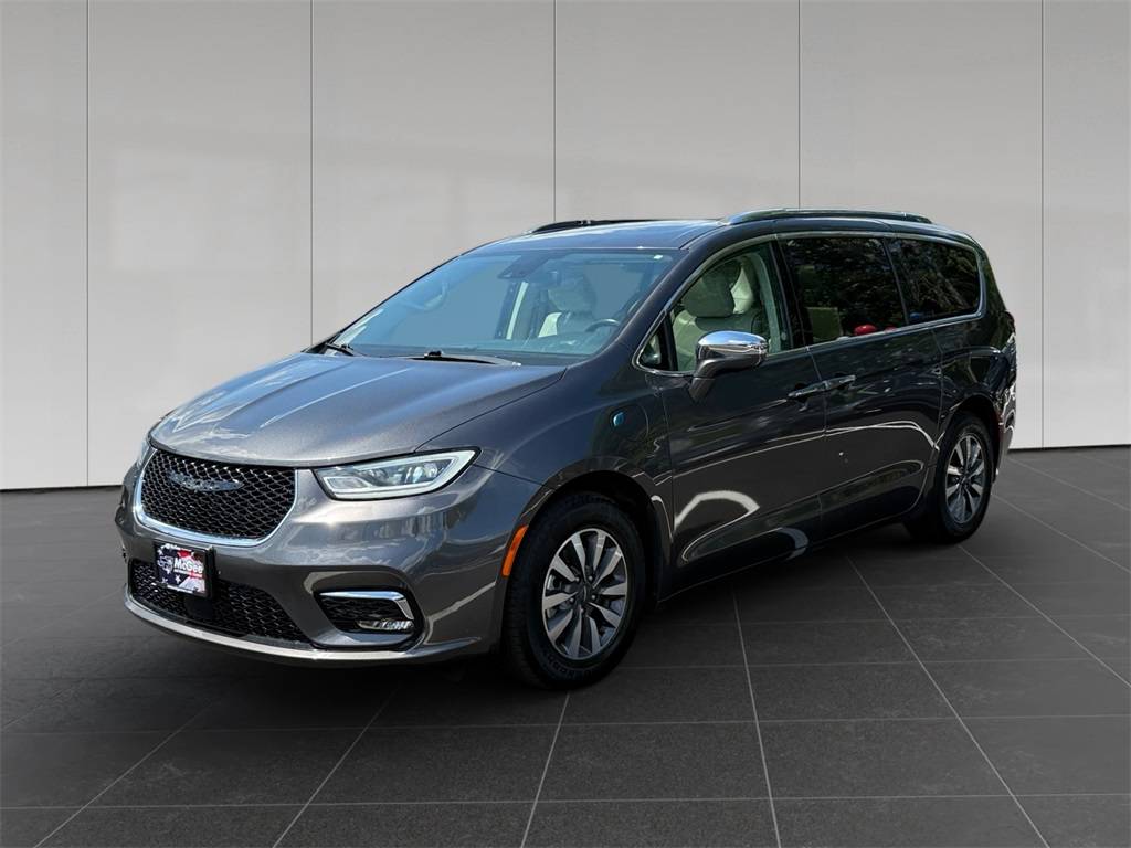 2021 Chrysler Pacifica Hybrid Limited — Minivan — 82,745 mi — Putnam, CT