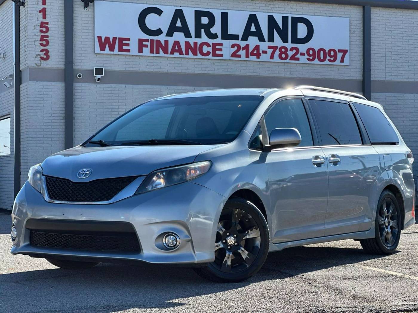 2011 Toyota Sienna SE — Minivan — 137,322 mi — Dallas, TX