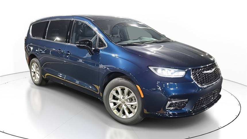 2025 Chrysler Pacifica Select — Minivan — 9,748 mi — Shorewood, IL