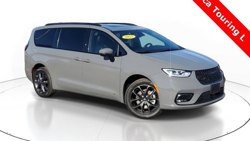 2023 Chrysler Pacifica Touring L — Minivan — 30,134 mi — Shorewood, IL