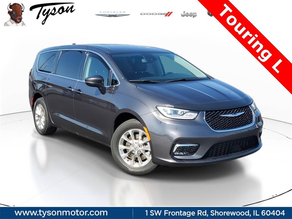 2023 Chrysler Pacifica Touring L — Minivan — 25,314 mi — Shorewood, IL