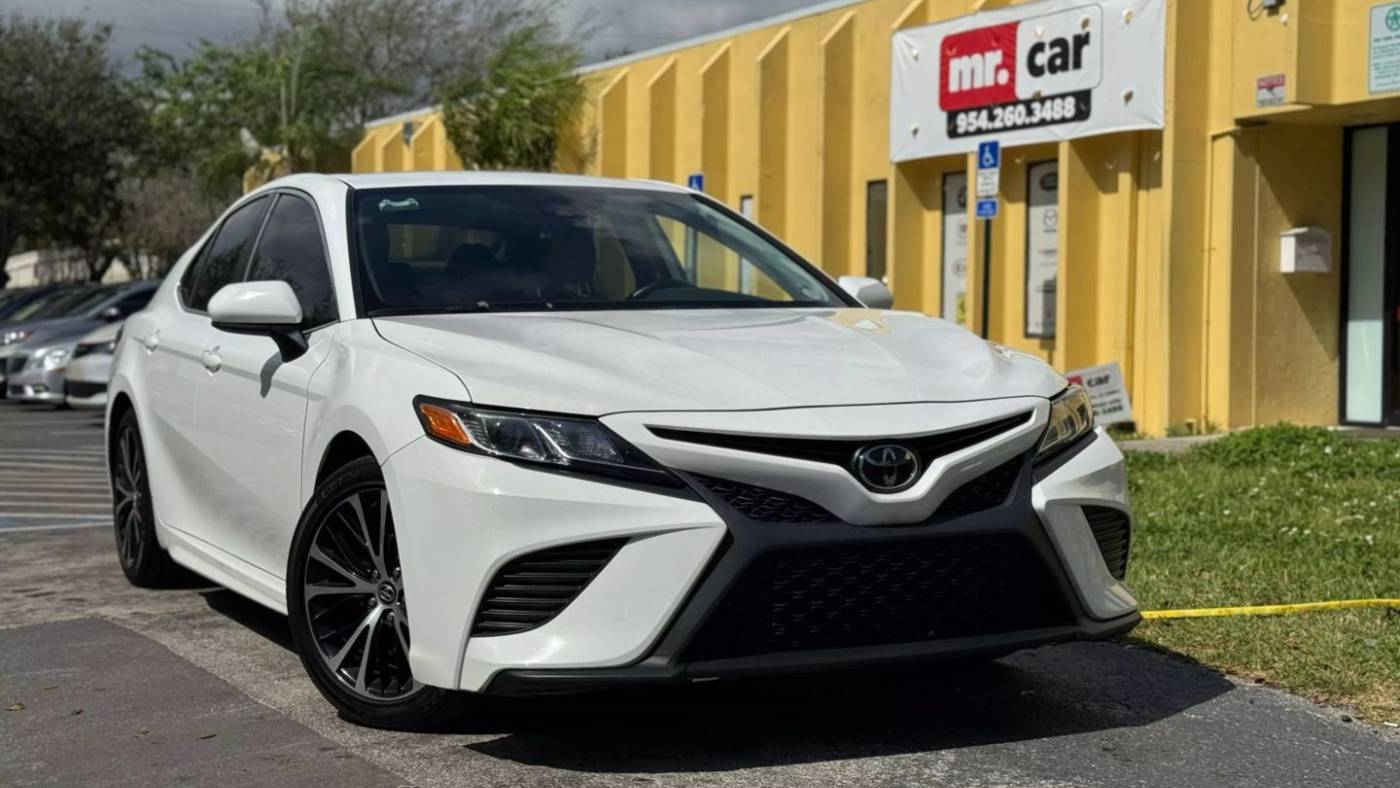2020 Toyota Camry SE — Sedan — 52,317 mi — Pompano, FL