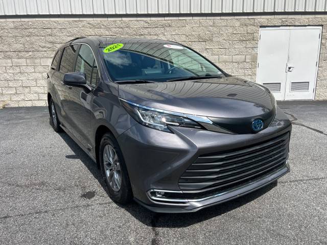 2021 Toyota Sienna XLE — Minivan — 55,300 mi — High Point, NC