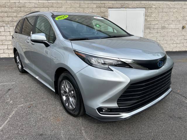 2025 Toyota Sienna XLE — Minivan — 1,962 mi — High Point, NC