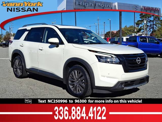 2022 Nissan Pathfinder SL