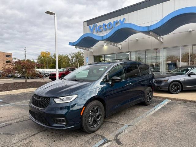2024 Chrysler Pacifica Hybrid Premium S Appearance Package — Minivan — 29,786 mi — Plymouth, MI