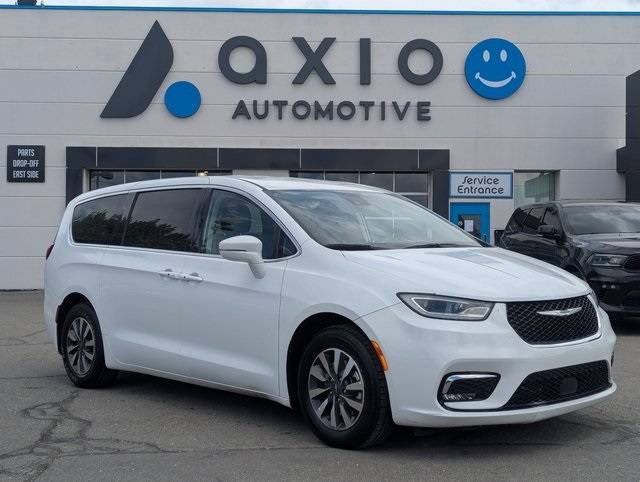 2022 Chrysler Pacifica Hybrid Touring L — Minivan — 73,358 mi — Sandy, UT