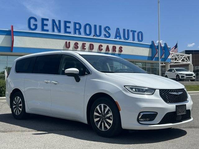 2023 Chrysler Pacifica Hybrid Touring L — Minivan — 58,126 mi — Sandy, UT