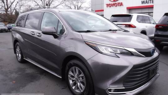 2022 Toyota Sienna XLE — Minivan — 40,141 mi — Watertown, NY