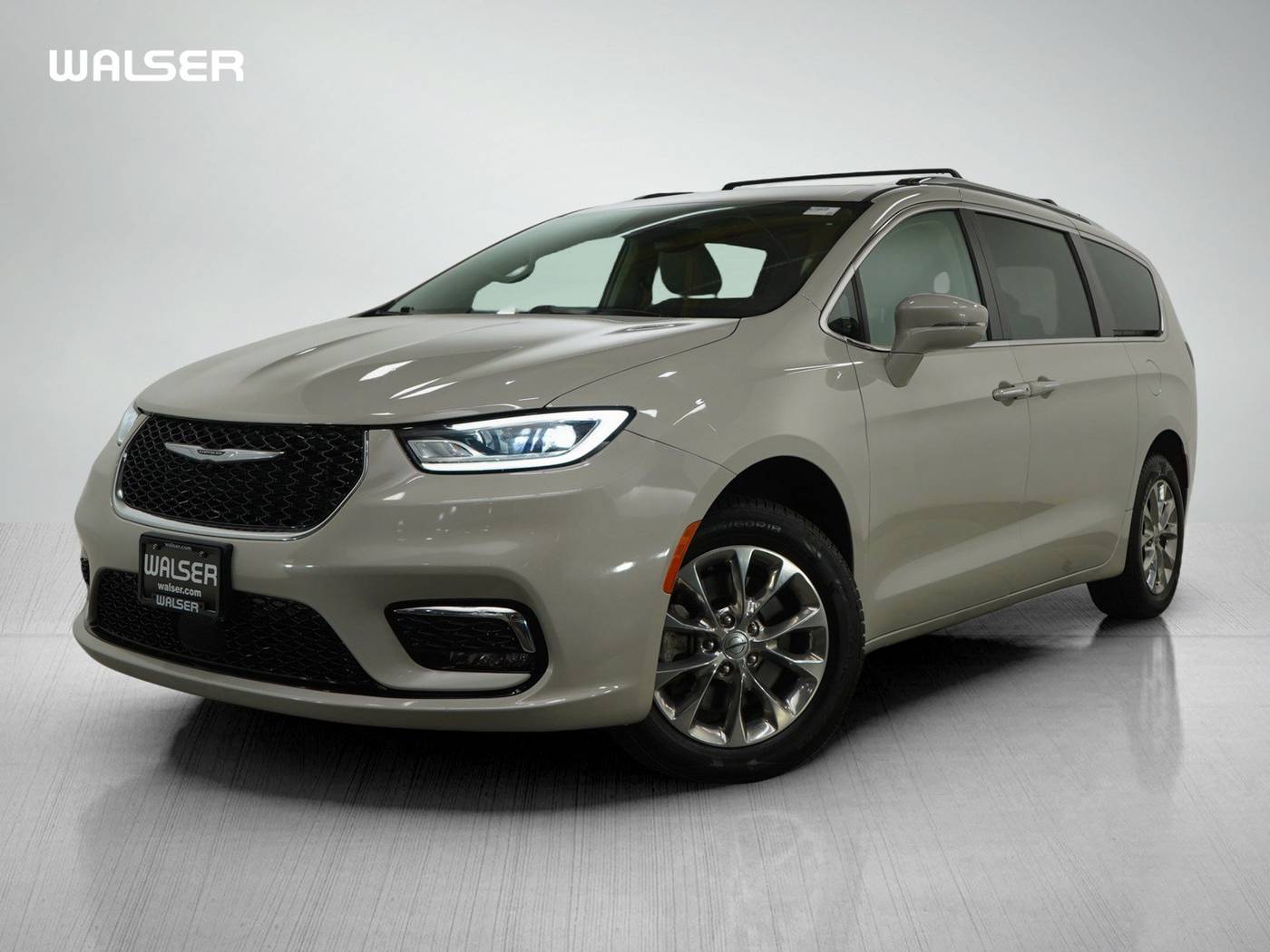 2021 Chrysler Pacifica Touring L — Minivan — 61,532 mi — Hopkins, MN