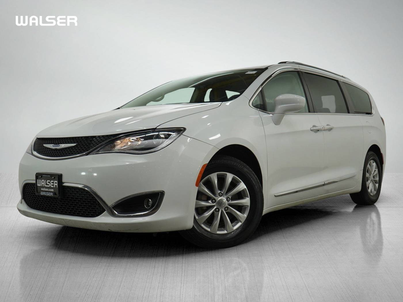 2018 Chrysler Pacifica Touring L — Minivan — 96,959 mi — Hopkins, MN