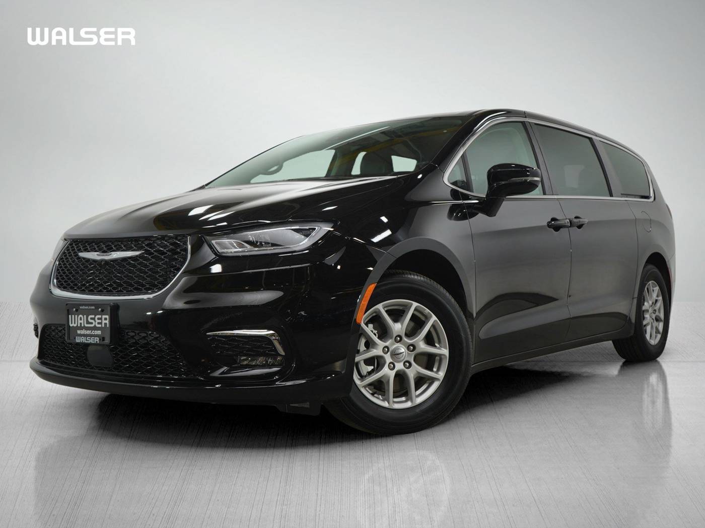 2024 Chrysler Pacifica Touring L — Minivan — 19,056 mi — Hopkins, MN