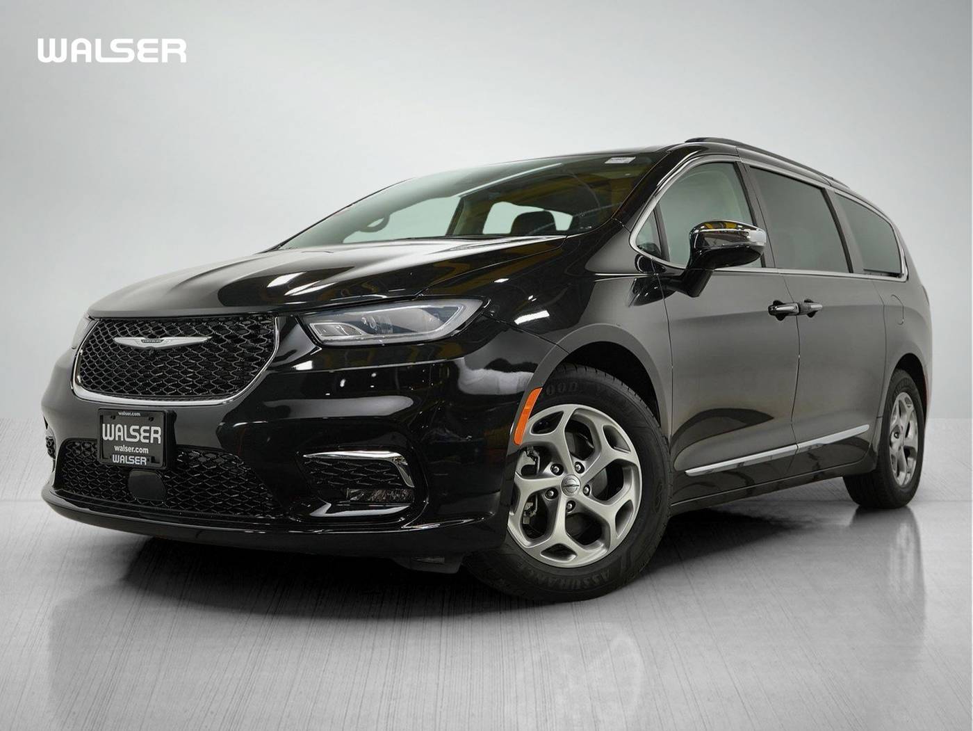2023 Chrysler Pacifica Limited — Minivan — 33,569 mi — Hopkins, MN