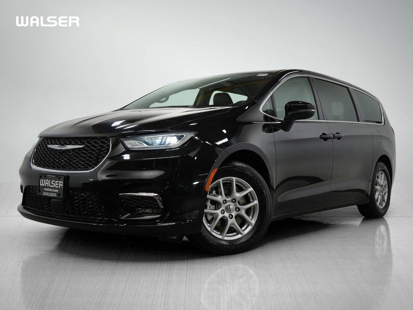 2023 Chrysler Pacifica Touring L — Minivan — 43,586 mi — Hopkins, MN