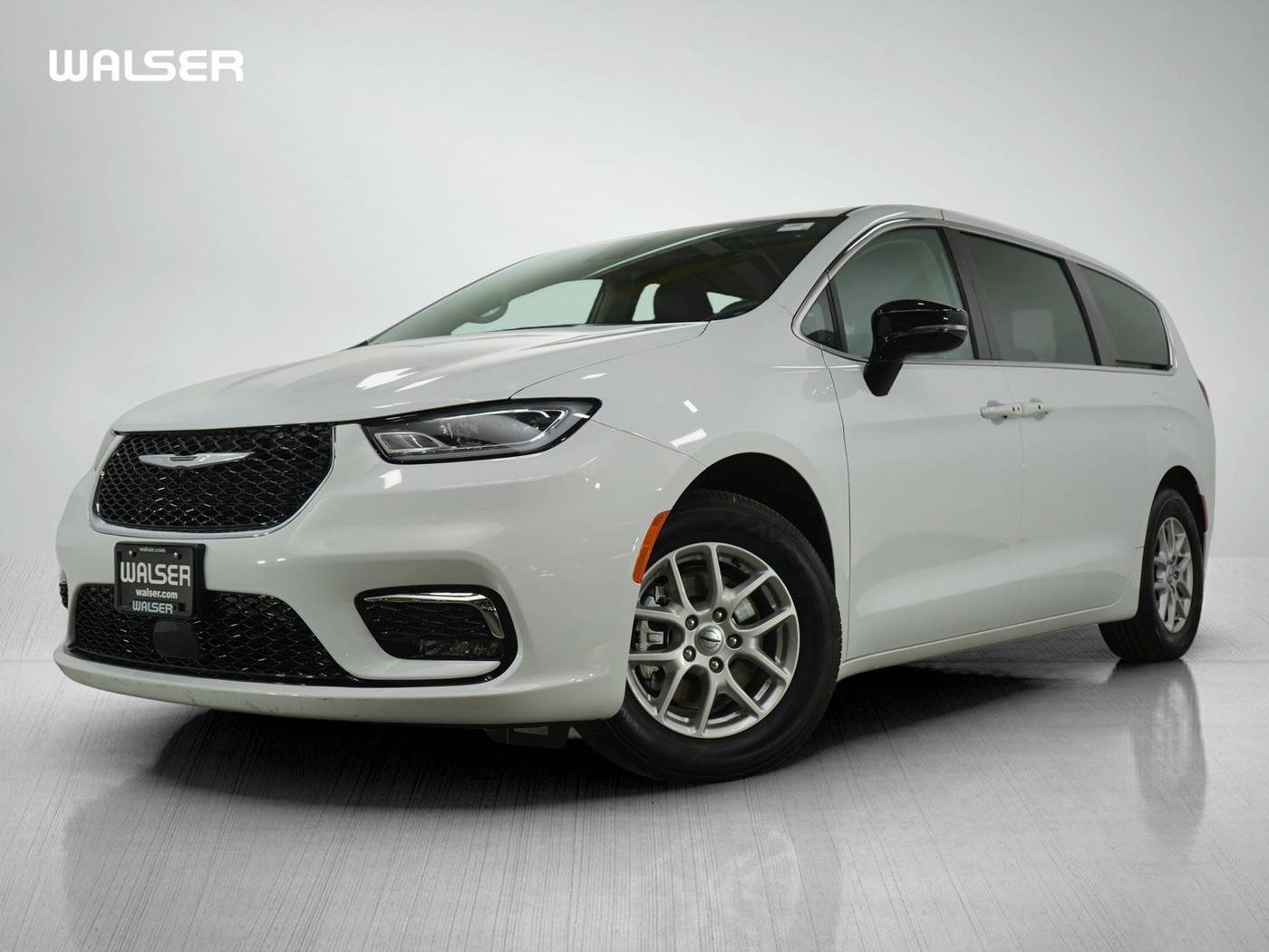 2024 Chrysler Pacifica Touring L — Minivan — 25,701 mi — Hopkins, MN