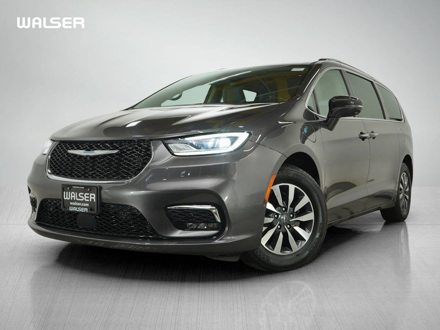 2021 Chrysler Pacifica Hybrid Touring L — Minivan — 67,845 mi — Hopkins, MN