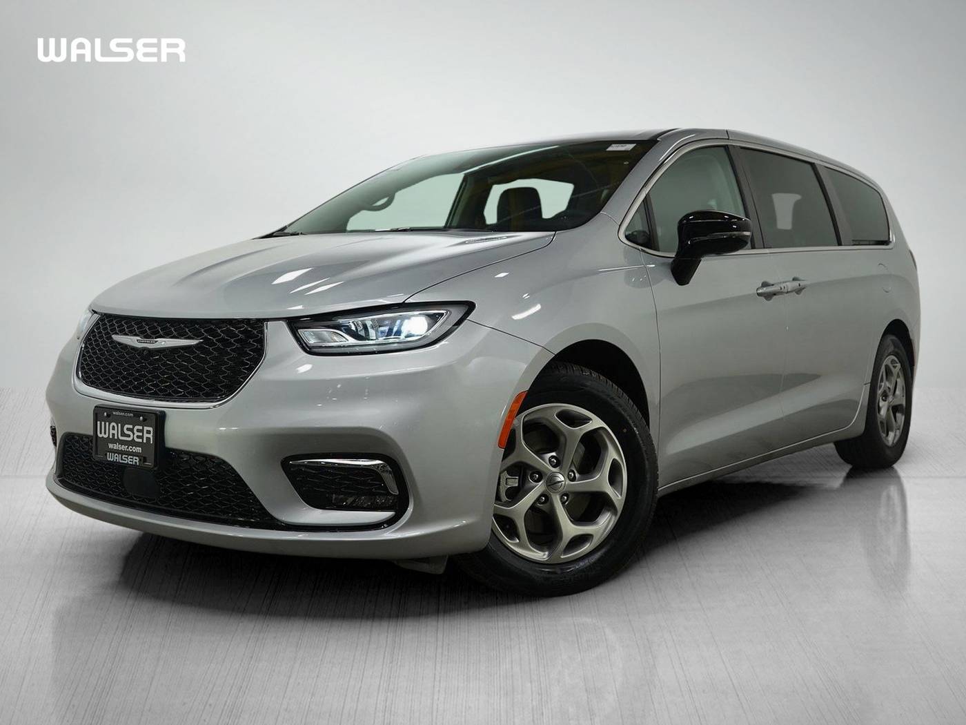 2024 Chrysler Pacifica Limited — Minivan — 33,449 mi — Hopkins, MN
