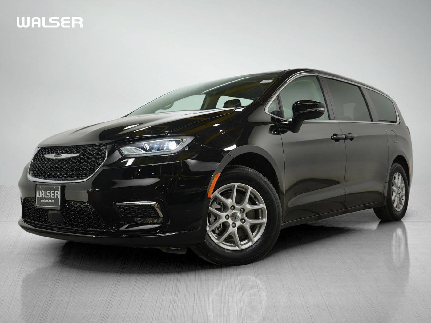 2024 Chrysler Pacifica Touring L — Minivan — 19,267 mi — Hopkins, MN