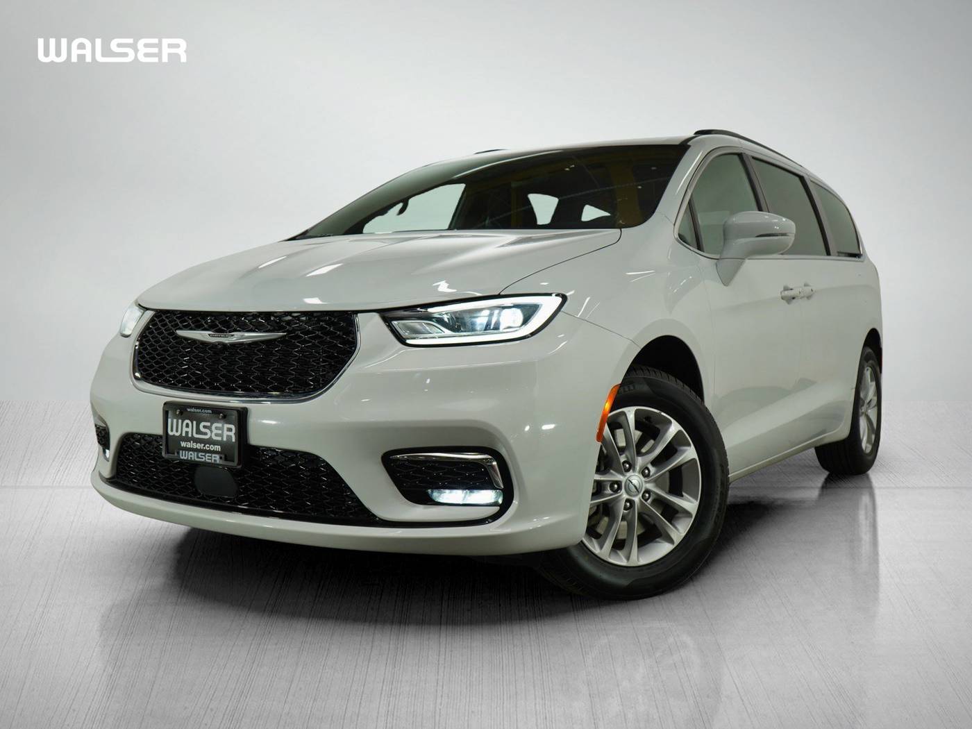 2022 Chrysler Pacifica Touring — Minivan — 48,254 mi — Hopkins, MN