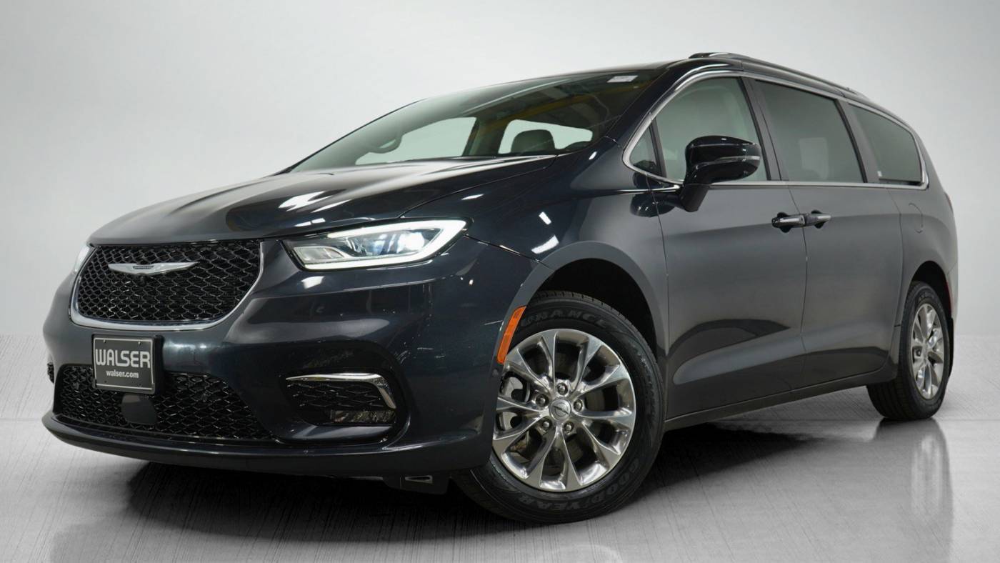 2021 Chrysler Pacifica Touring L — Minivan — 104,958 mi — Hopkins, MN