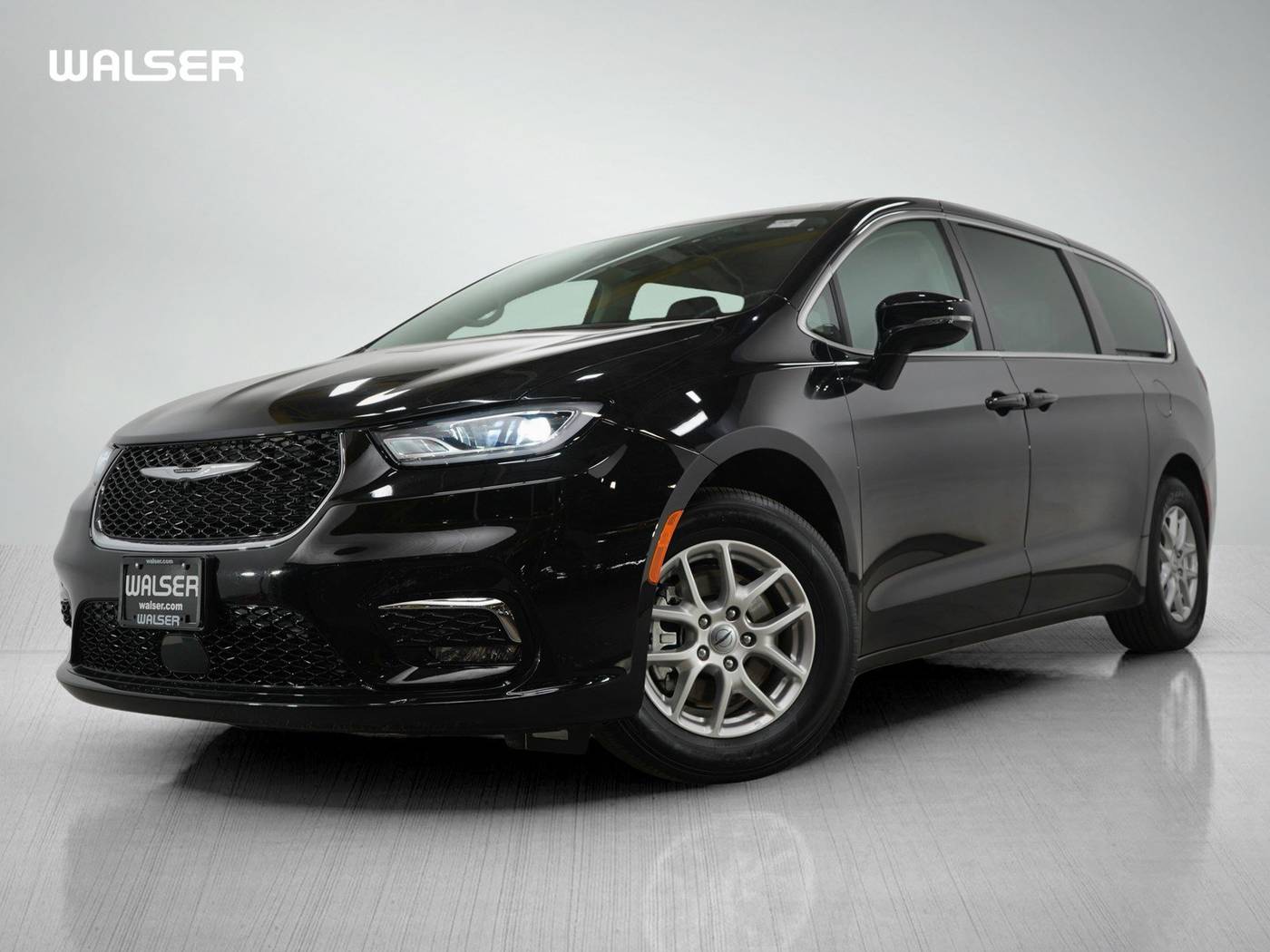 2024 Chrysler Pacifica Touring L — Minivan — 23,490 mi — Hopkins, MN