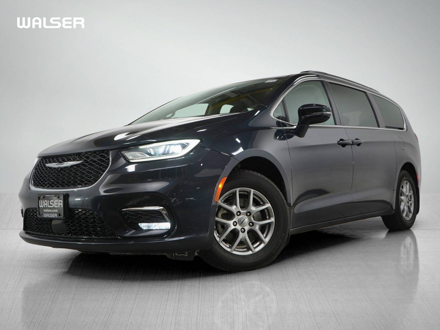 2021 Chrysler Pacifica Touring — Minivan — 23,896 mi — Hopkins, MN