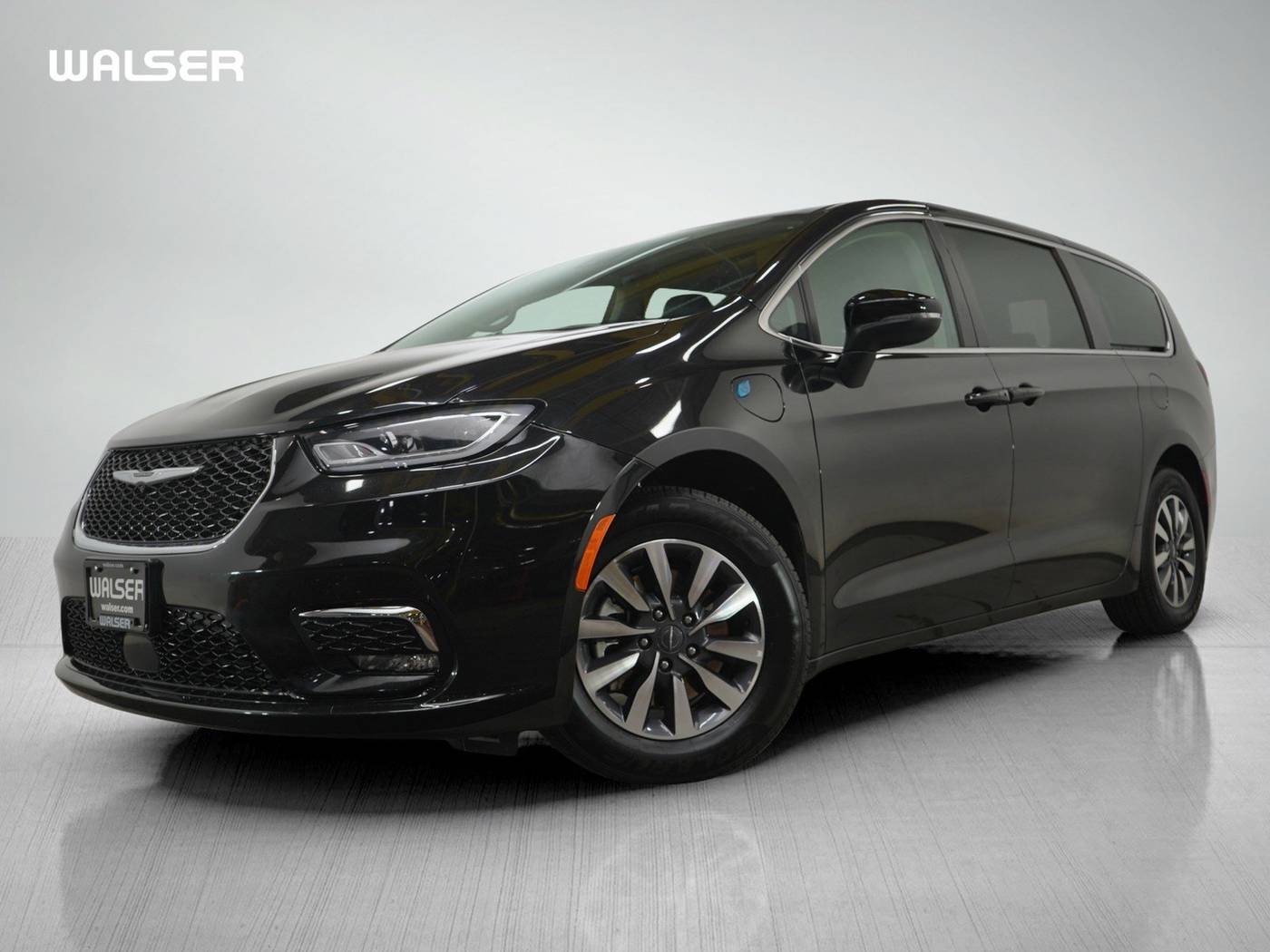 2023 Chrysler Pacifica Hybrid Touring L — Minivan — 42,317 mi — Hopkins, MN