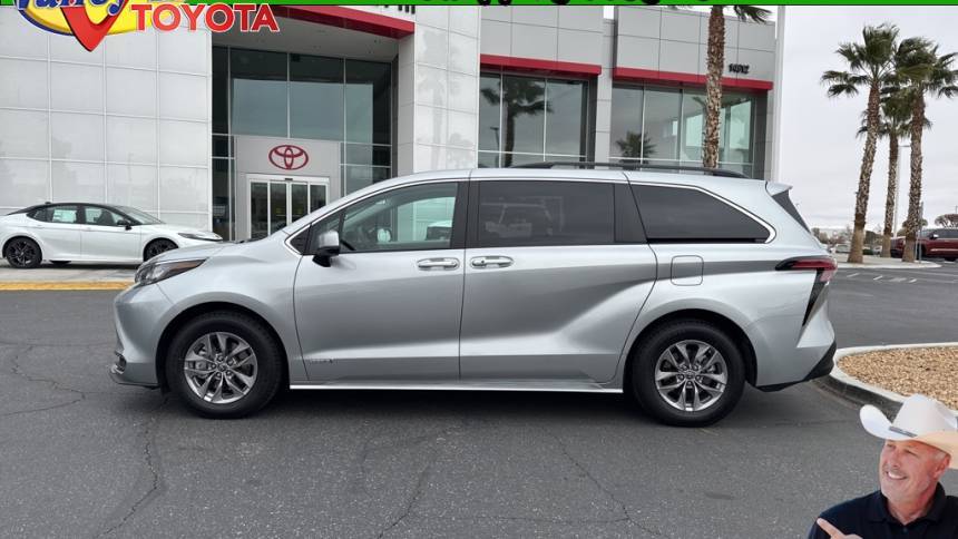 2021 Toyota Sienna LE — Minivan — 37,428 mi — Victorville, CA
