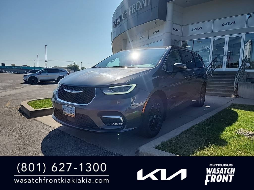 2023 Chrysler Pacifica Touring L — Minivan — 71,985 mi — Ogden, UT