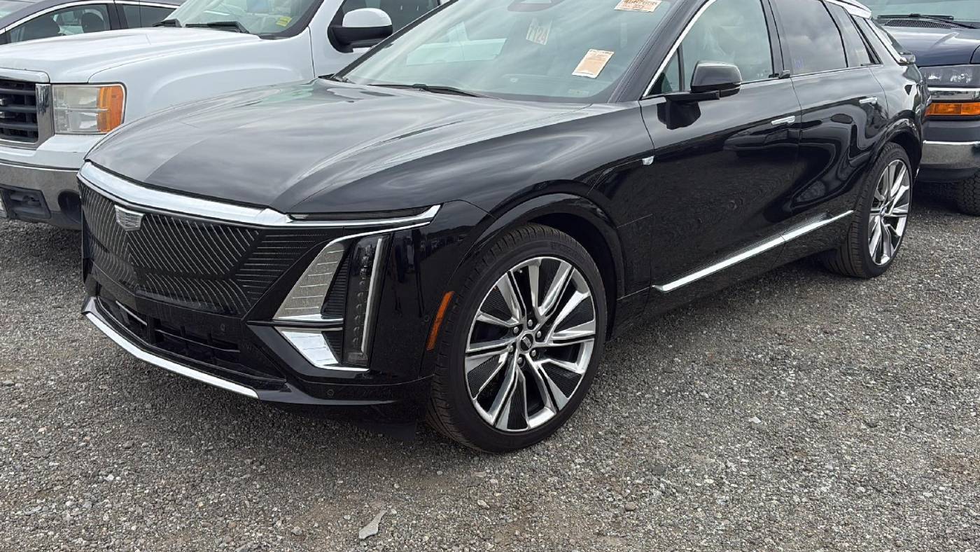2023 Cadillac LYRIQ Luxury — SUV — 7,952 mi — Watsonville, CA
