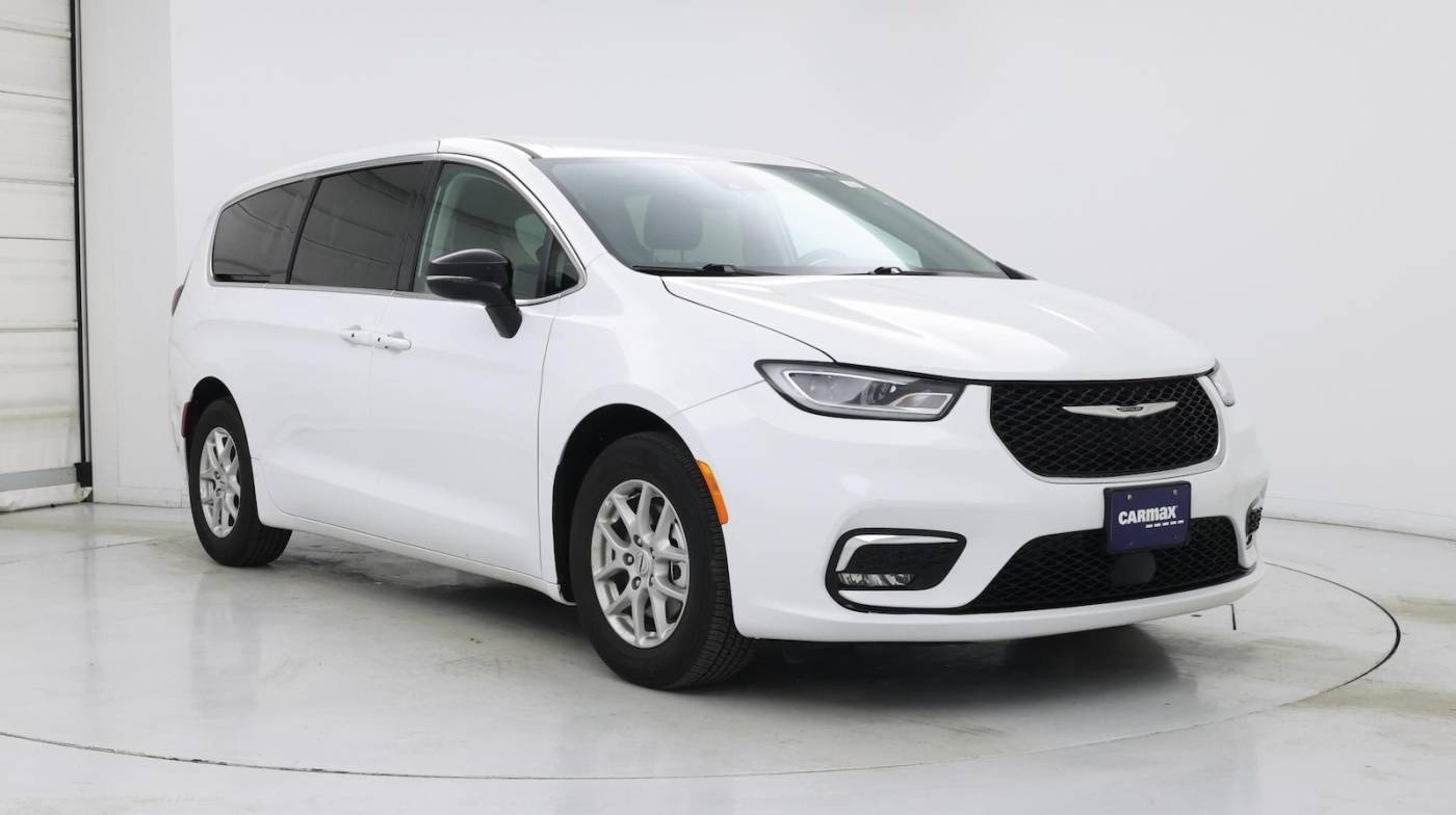 2024 Chrysler Pacifica Touring L — Minivan — 18,940 mi — Edison, NJ