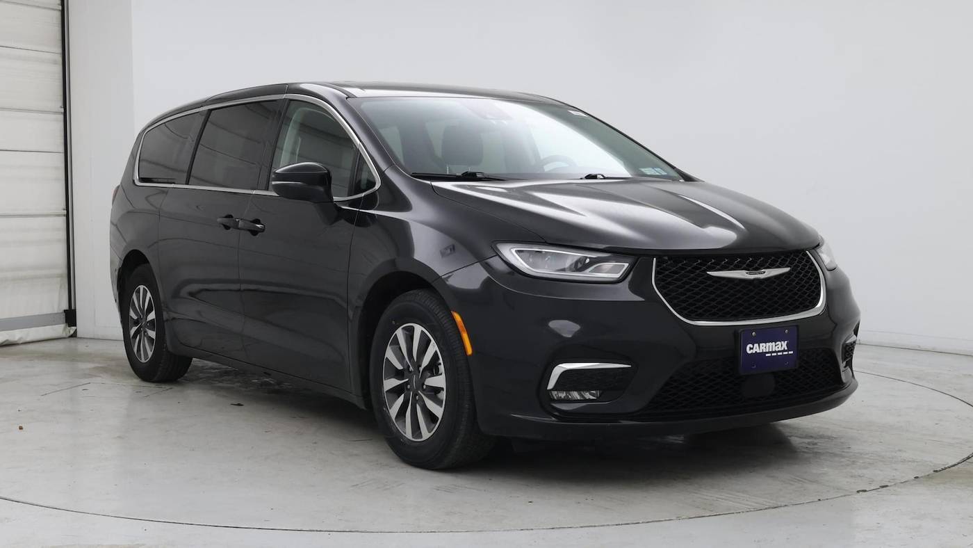 2023 Chrysler Pacifica Hybrid Touring L — Minivan — 33,818 mi — Edison, NJ