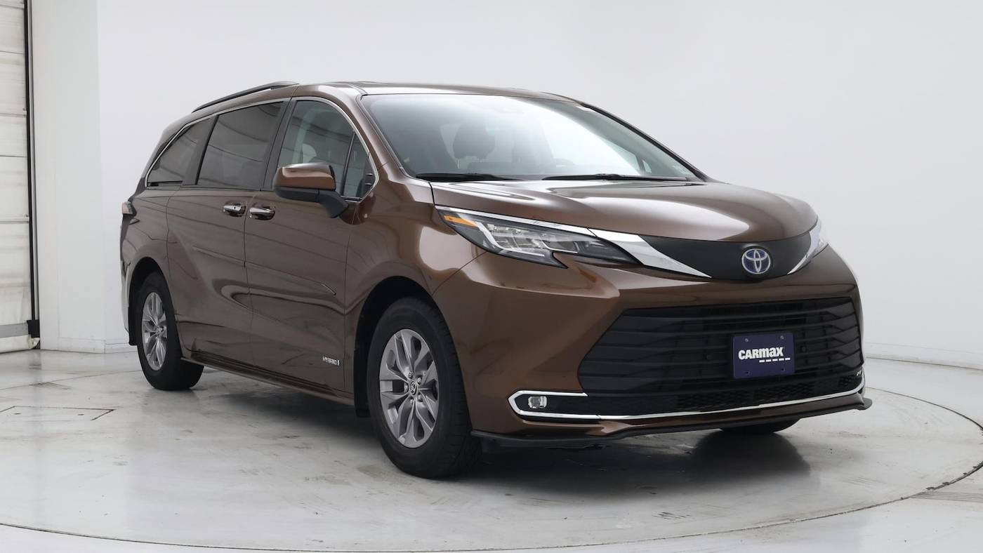 2021 Toyota Sienna XLE — Minivan — 56,130 mi — Edison, NJ