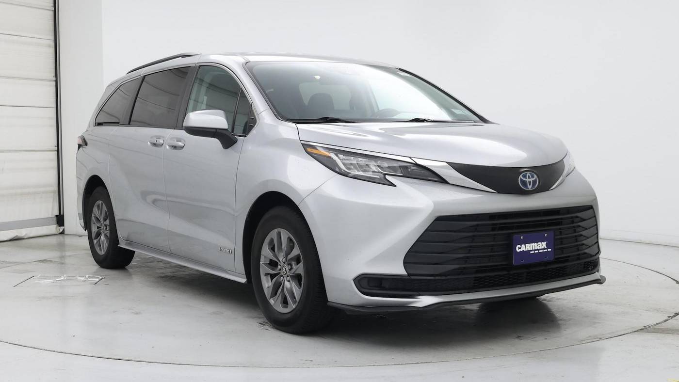2021 Toyota Sienna LE — Minivan — 82,950 mi — Edison, NJ