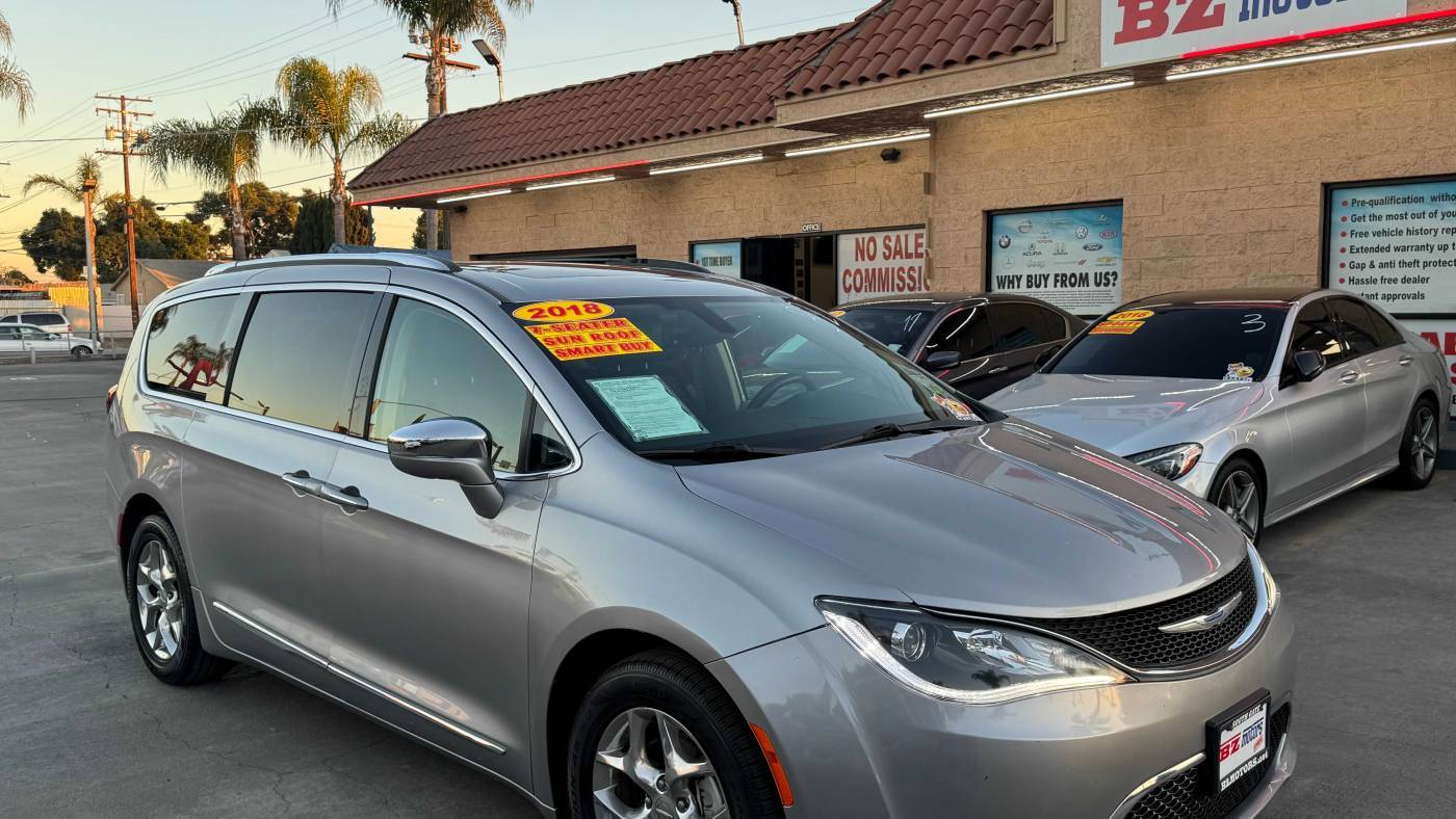 2018 Chrysler Pacifica Limited — Minivan — 97,732 mi — South Gate, CA
