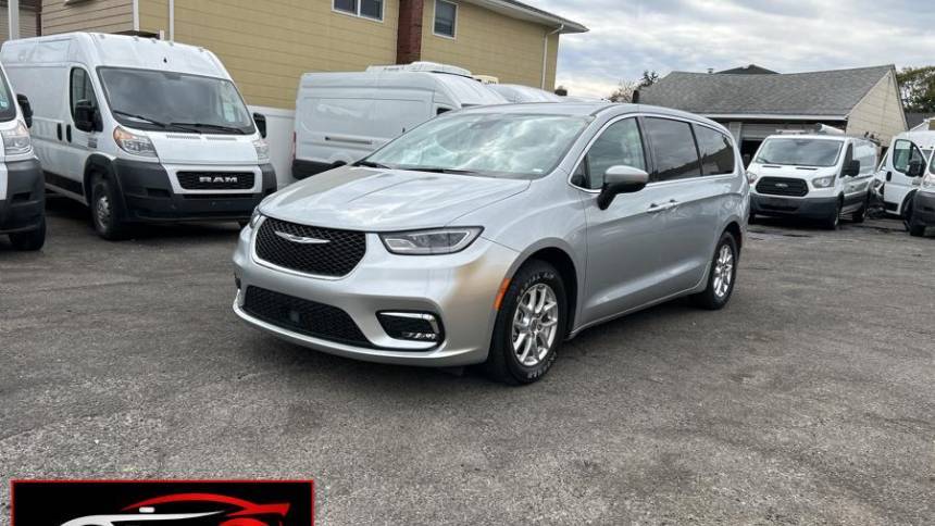 2023 Chrysler Pacifica Touring L — Minivan — 69,925 mi — Franklin Square, NY