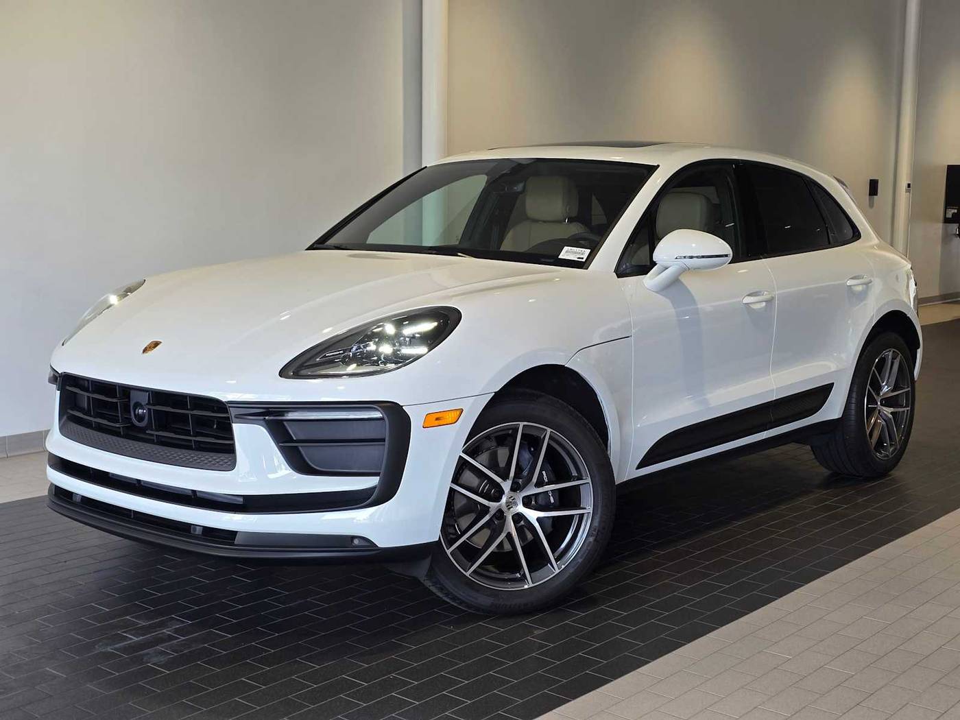 2025 Porsche Macan Standard — SUV — 3,531 mi — Lynnwood, WA